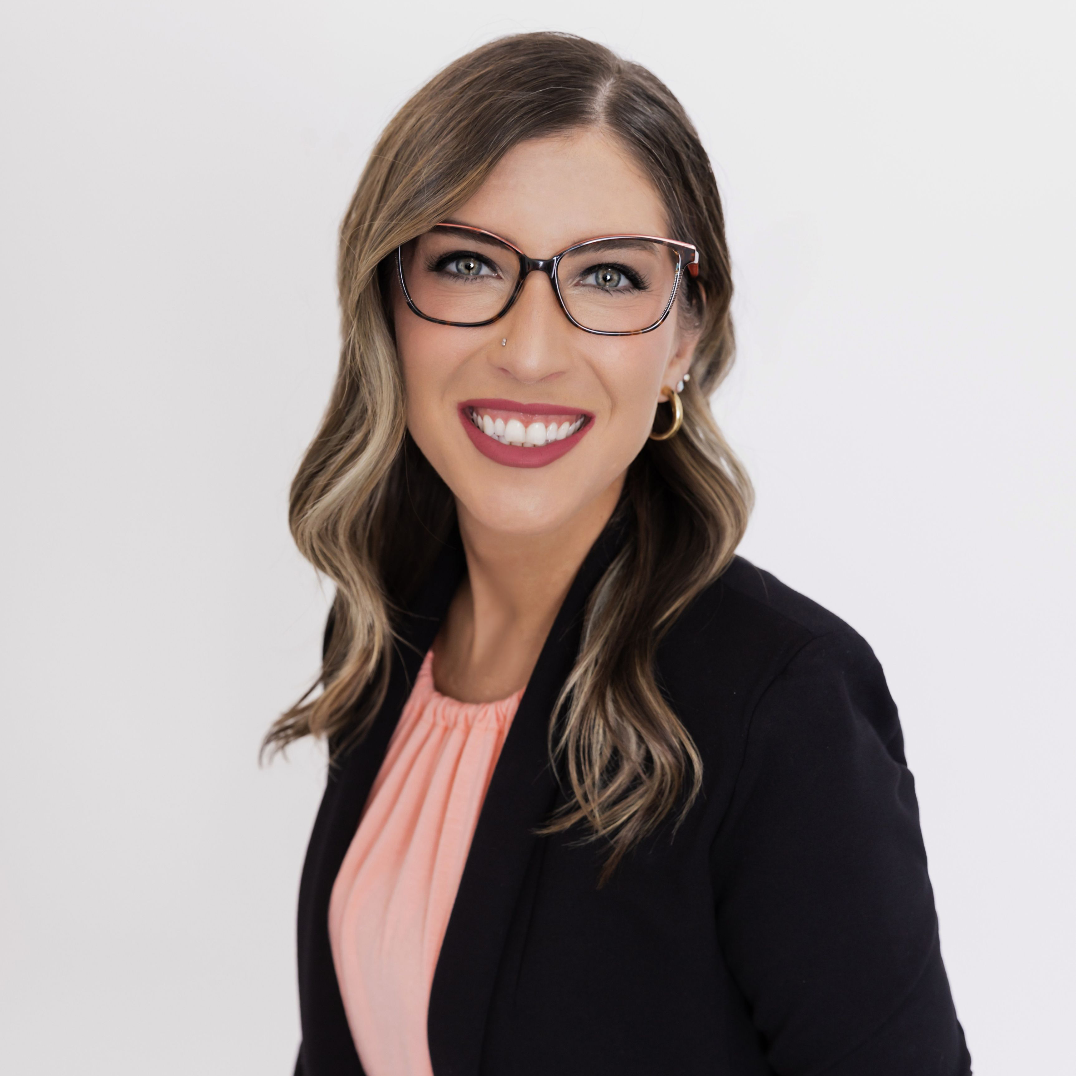 Headshot – Dani Krause 600×600